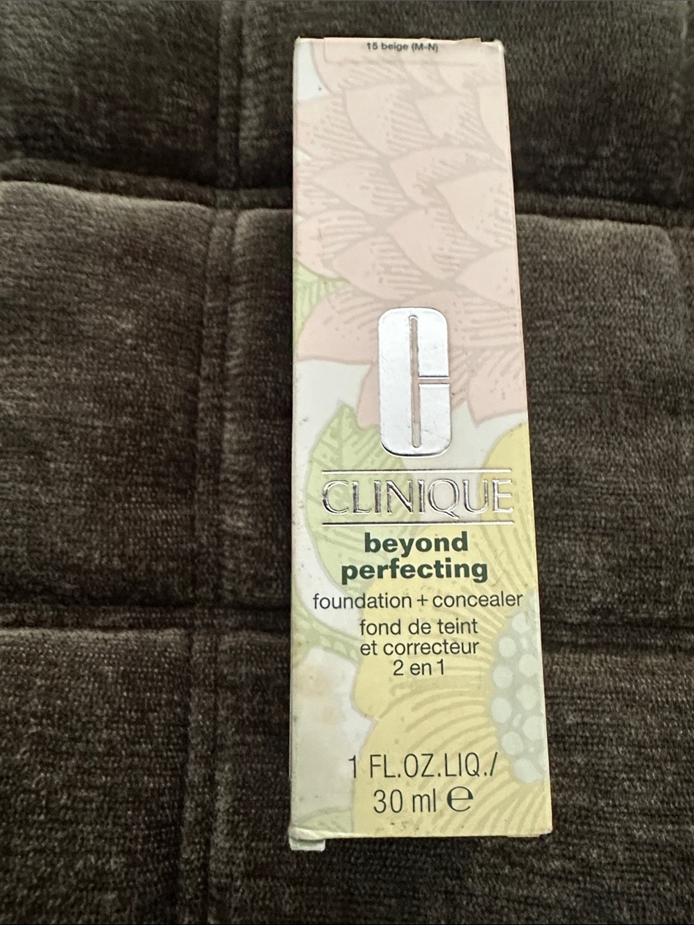 Clinique Beyond Perfecting Foundation + Concealer in Beige/Light 2.3  shade 15